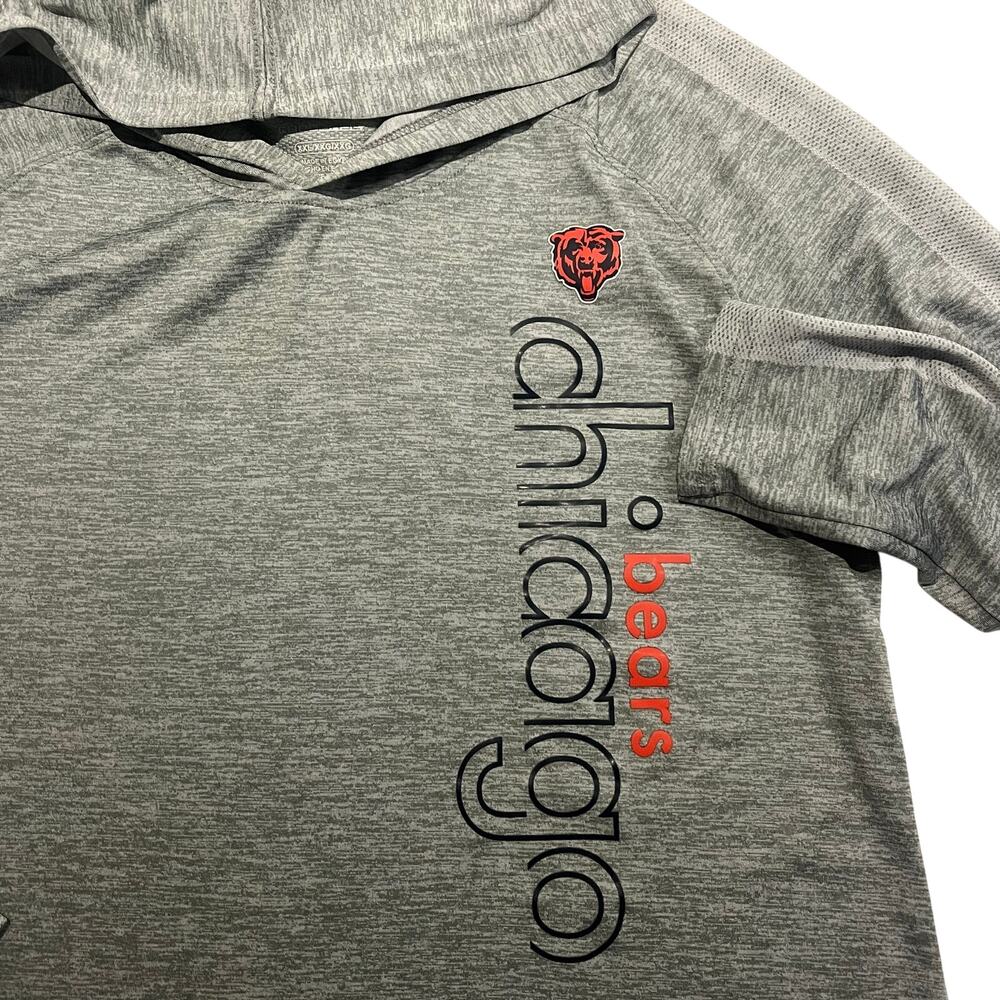 Majestic Gray Long Sleeve Tee  NFL Chicago bears fits more like an XL fitted.